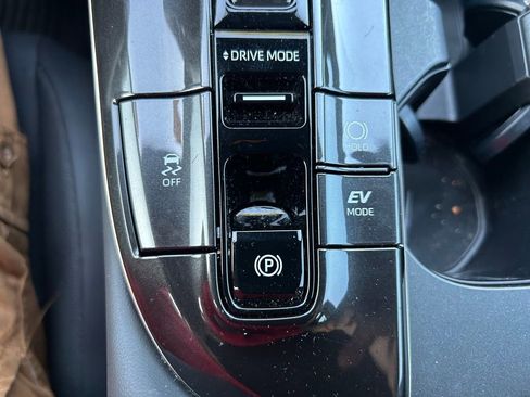 Certified 2025 Toyota Crown Signia AWD/4WD image 29