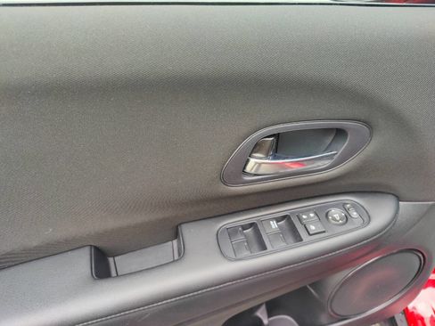 Used 2018 Honda HR-V LX image 15