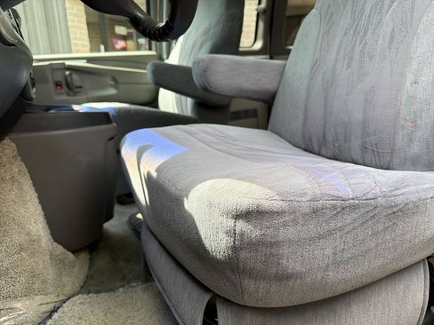 Used 2003 GMC Savana 1500 w/ Preferred Equipment Group 3 RWD image 12