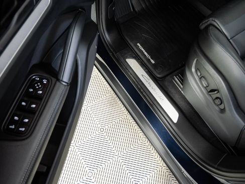 Certified 2024 Porsche Cayenne AWD/4WD image 8
