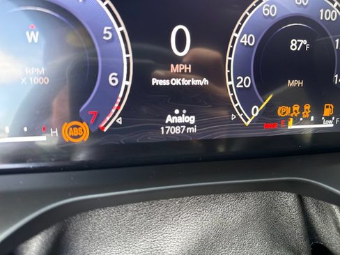 Used 2025 Jeep Grand Cherokee Altitude AWD/4WD image 16