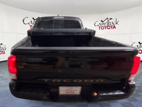 Used 2017 Toyota Tacoma TRD Sport AWD/4WD image 9