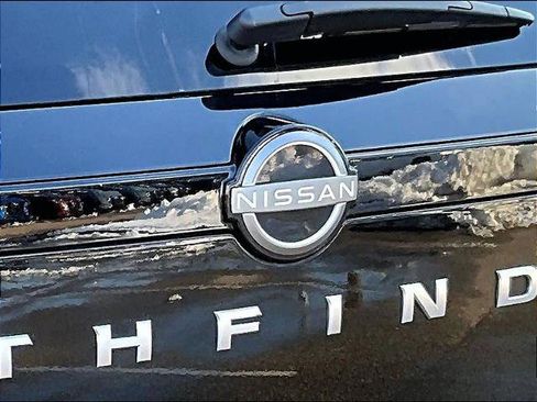 Certified 2025 Nissan Pathfinder SV image 28