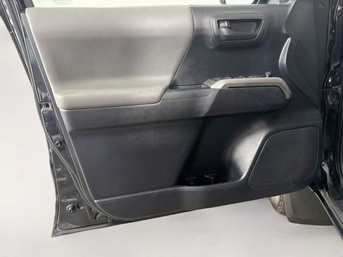 Certified 2019 Toyota Tacoma SR5 AWD/4WD image 12