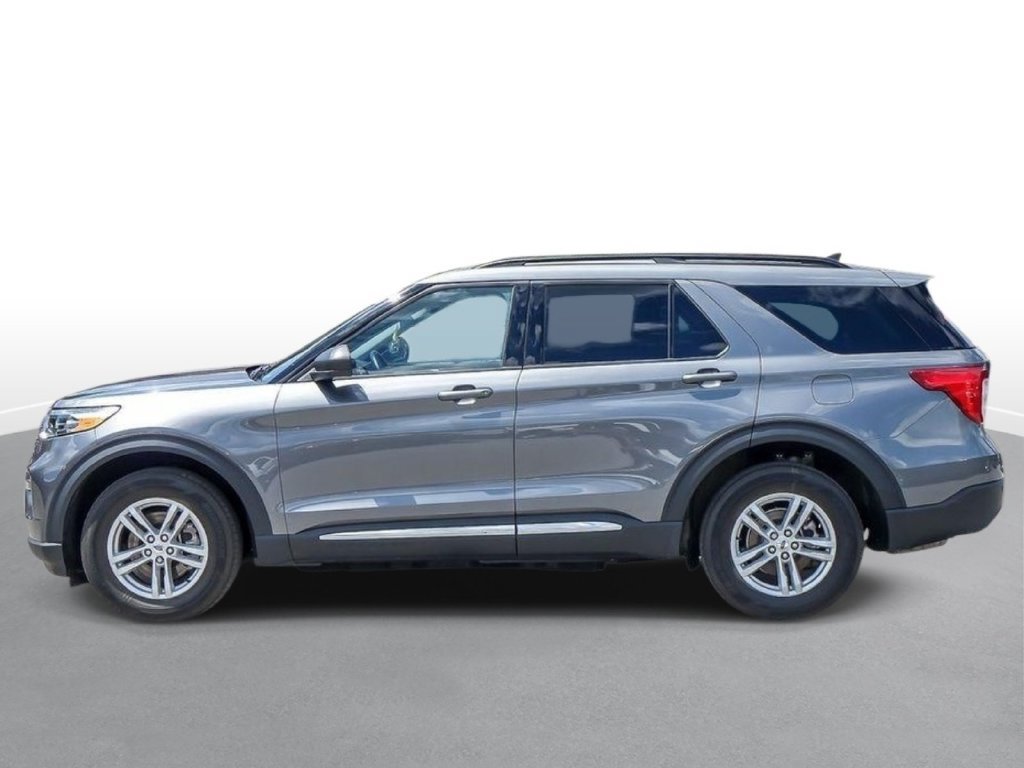 Used 2024 Ford Explorer XLT w/ Equipment Group 202A AWD/4WD image 4