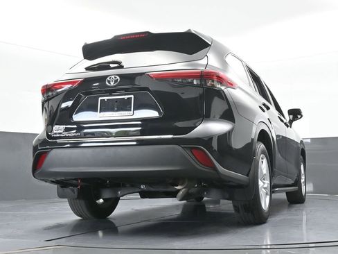 Used 2023 Toyota Highlander L image 54