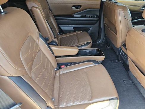 Used 2022 Nissan Pathfinder Platinum w/ Cargo Package FWD image 14