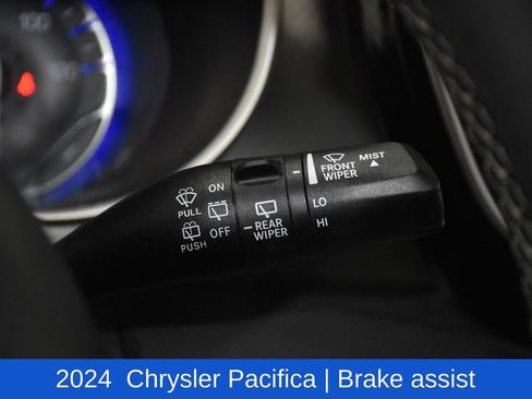Used 2024 Chrysler Pacifica Touring-L image 12