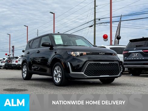 Used 2025 Kia Soul LX w/ LX Technology Package FWD image 4