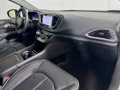 Used 2024 Chrysler Pacifica Limited w/ S Appearance Package image 36