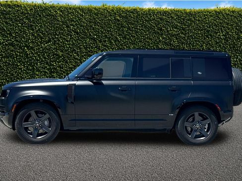 Used 2024 Land Rover Defender 110 X-Dynamic SE AWD/4WD image 7