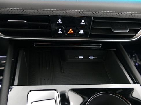 Used 2025 Volkswagen Atlas Cross Sport SEL R-Line AWD/4WD image 19