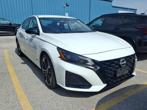 Used 2023 Nissan Altima 2.5 SR image 2