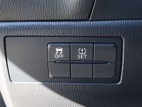 Used 2016 MAZDA MAZDA3 i Sport image 15