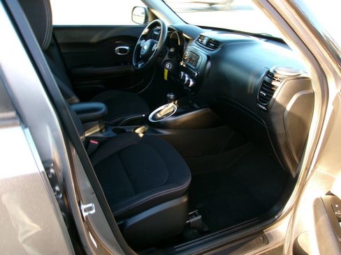 Used 2018 Kia Soul Base 4dr Crossover 6A image 9