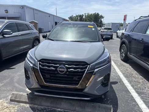 Certified 2023 Nissan Kicks SR FWD image 3