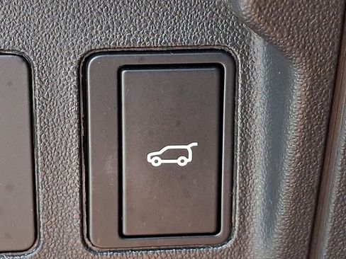 Used 2022 Land Rover Range Rover Velar R-Dynamic S AWD/4WD image 26