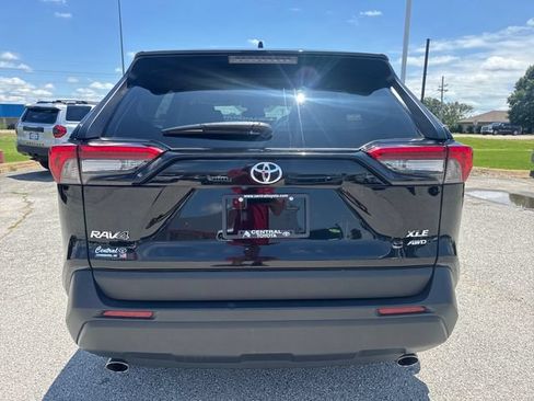 Used 2025 Toyota RAV4 XLE AWD/4WD image 5
