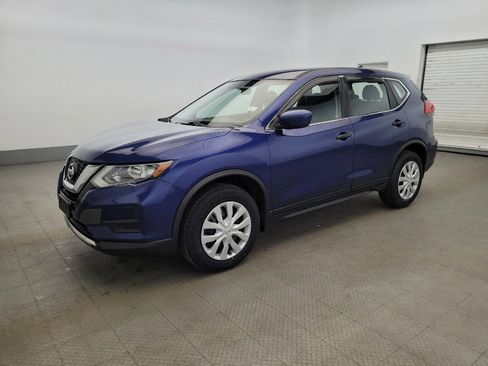 Used 2017 Nissan Rogue S image 2