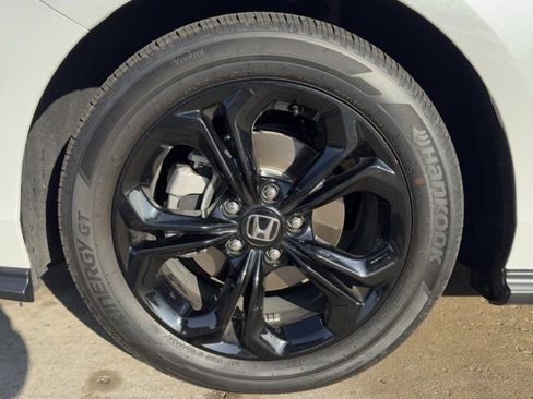 Certified 2025 Honda Accord SE image 9