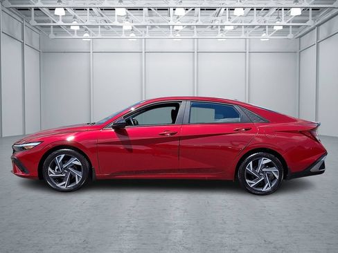 Certified 2025 Hyundai Elantra Sport FWD image 7