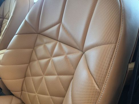 Used 2023 BMW 740i image 19