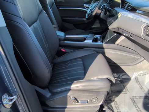 Used 2024 Audi Q8 e-tron Prestige image 24