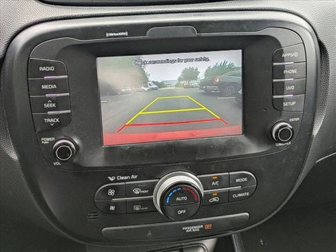 Used 2018 Kia Soul + FWD image 11