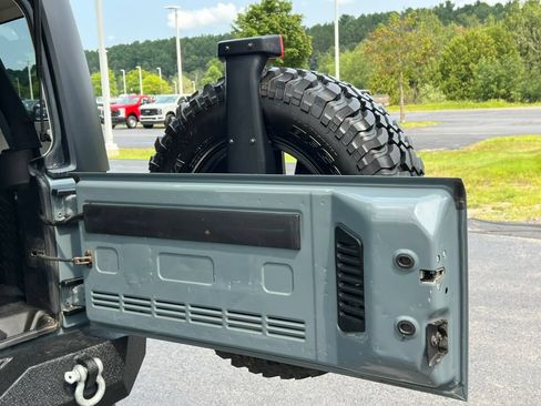 Used 2015 Jeep Wrangler Unlimited Rubicon AWD/4WD image 32