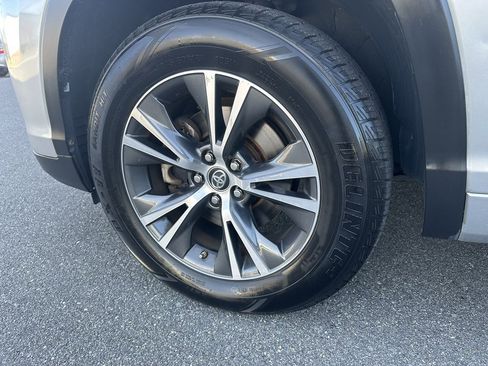 Used 2017 Toyota Highlander LE image 10