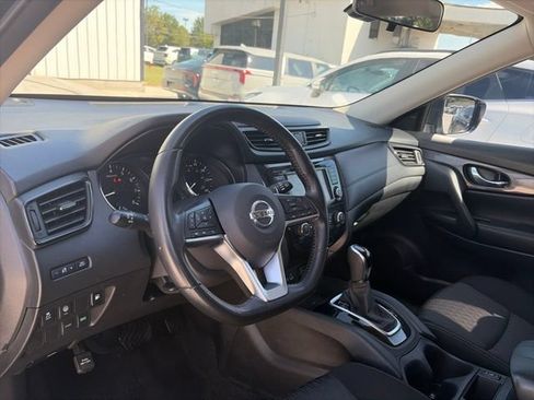 Used 2019 Nissan Rogue S w/ Special Edition Package FWD image 8