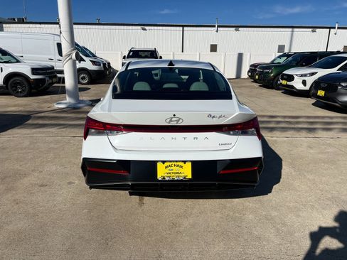New 2026 Hyundai Elantra Limited FWD image 4