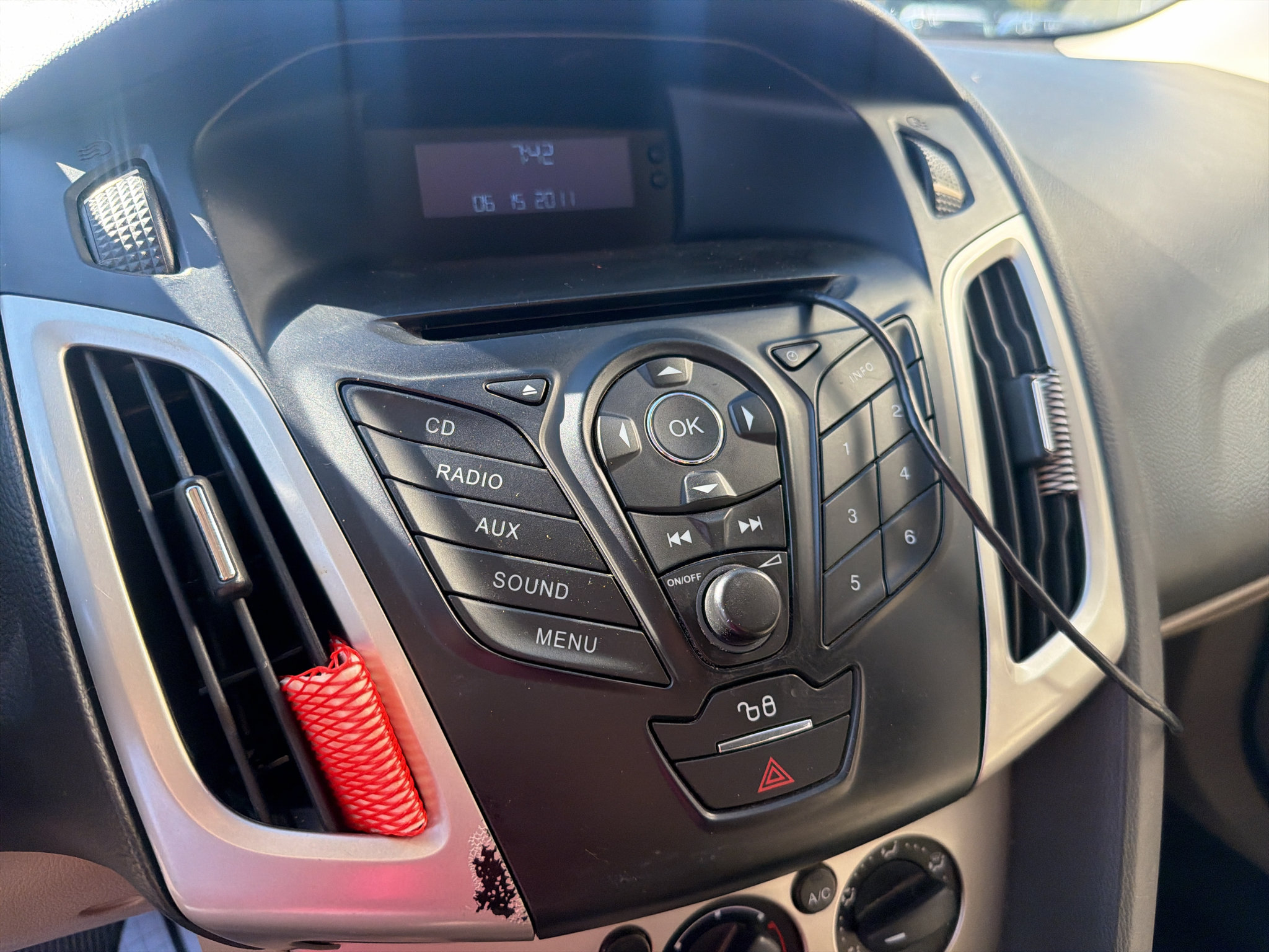 Used 2012 Ford Focus SE FWD image 25