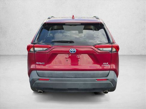 Used 2021 Toyota RAV4 XLE AWD/4WD image 6