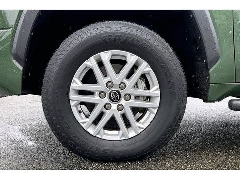 Used 2022 Toyota Tundra SR5 w/ SR5 Premium Package image 9