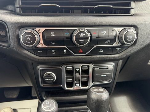 Used 2024 Jeep Wrangler Sport S image 12