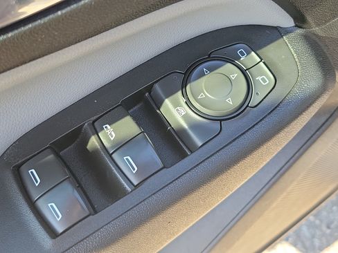 Used 2020 Chevrolet Equinox LS AWD/4WD image 19