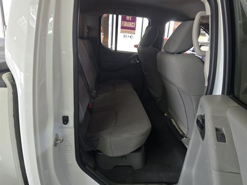 Used 2020 Nissan Frontier SV w/ Midnight Edition Floor Mats RWD image 16