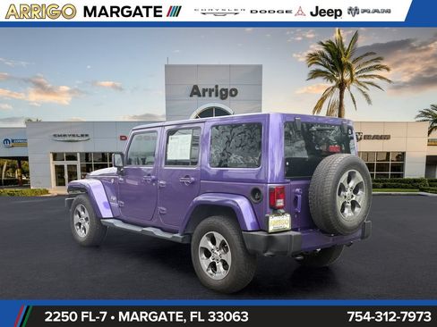 Used 2017 Jeep Wrangler Unlimited Sahara w/ Connectivity Group AWD/4WD image 5
