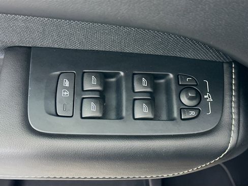 Used 2021 Volvo XC60 T5 R-Design w/ Advanced Package image 15