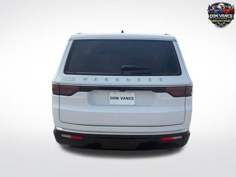 Used 2025 Jeep Wagoneer 4WD image 5