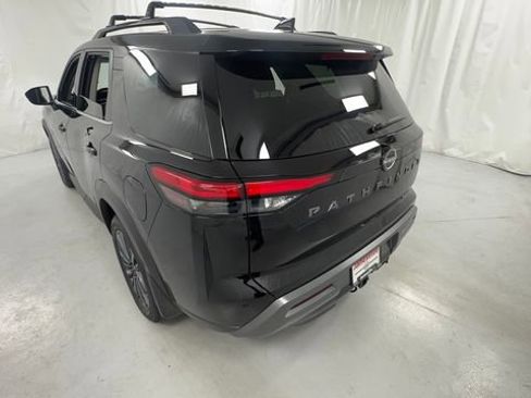 New 2026 Nissan Pathfinder SL w/ SL Premium Package AWD/4WD image 5
