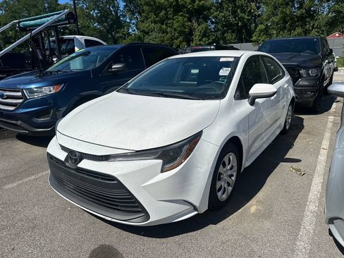 Used 2025 Toyota Corolla LE FWD image 4