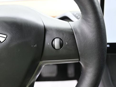 Used 2023 Tesla Model Y Long Range AWD/4WD image 10