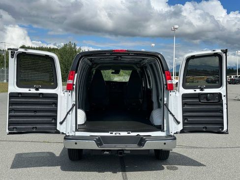 New 2025 GMC Savana 3500 Extended w/ Driver Convenience Package image 21