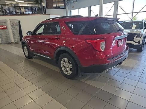 Used 2021 Ford Explorer XLT w/ Equipment Group 202A AWD/4WD image 4