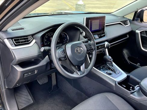 Used 2024 Toyota RAV4 LE AWD/4WD image 17