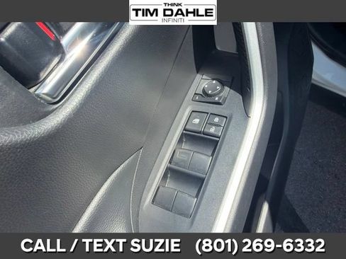 Used 2020 Toyota RAV4 XLE w/ XLE Grade Weather Package AWD/4WD image 18