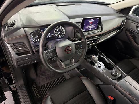 Used 2025 Nissan Rogue SV AWD/4WD image 4