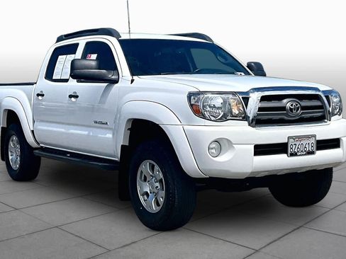 Used 2010 Toyota Tacoma PreRunner RWD image 2